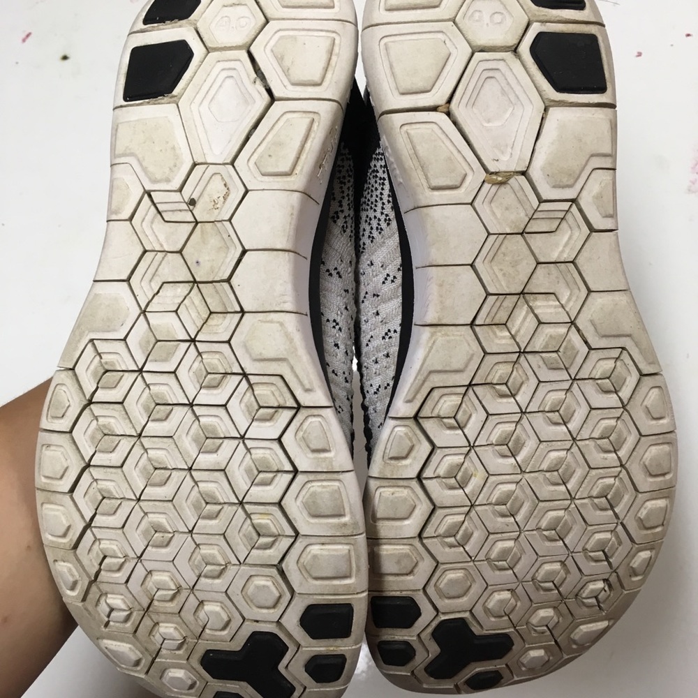 Nike’s - Picture 3 of 4